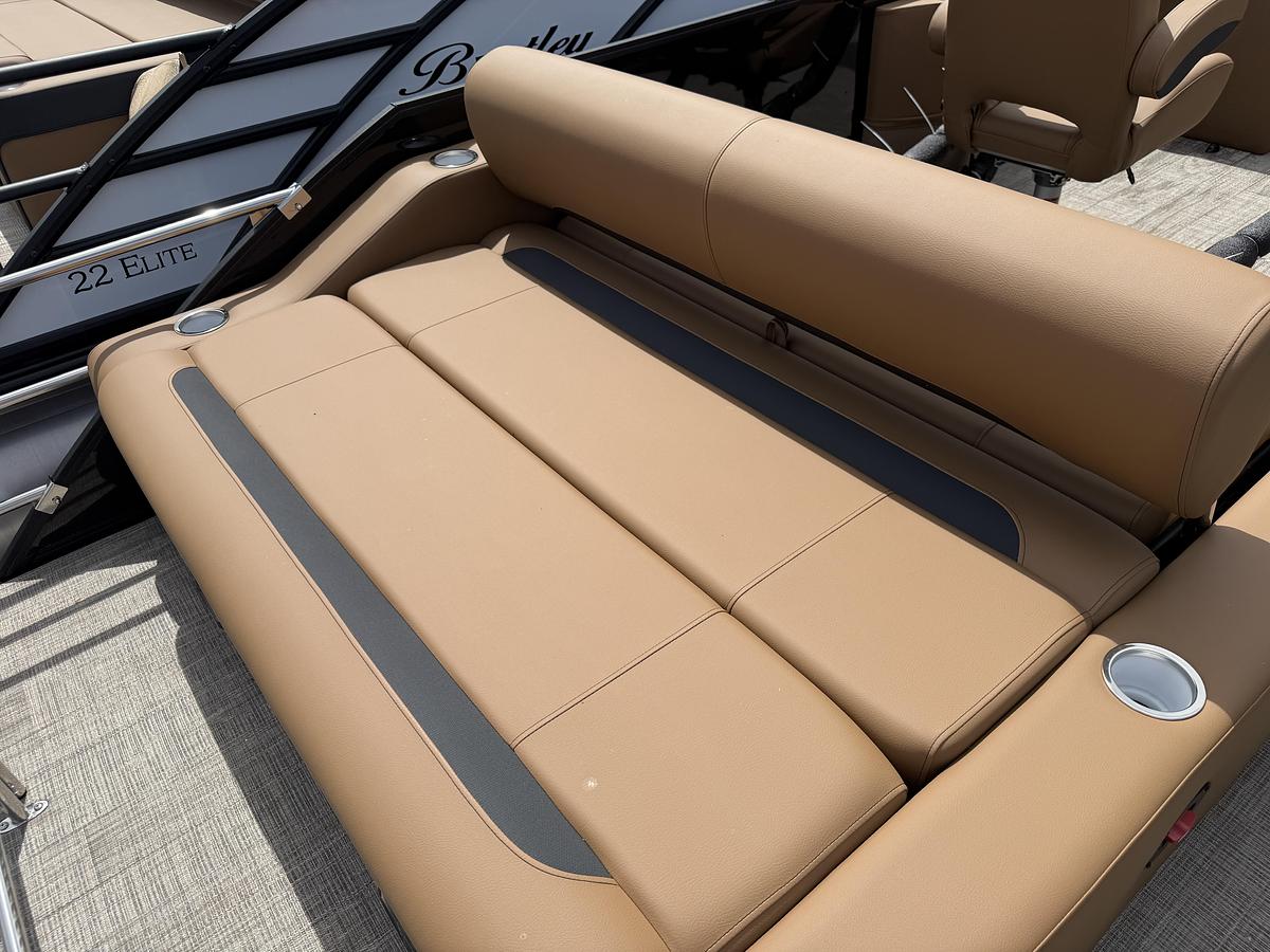 2027 Bentley Pontoons Legacy 223 Swingback