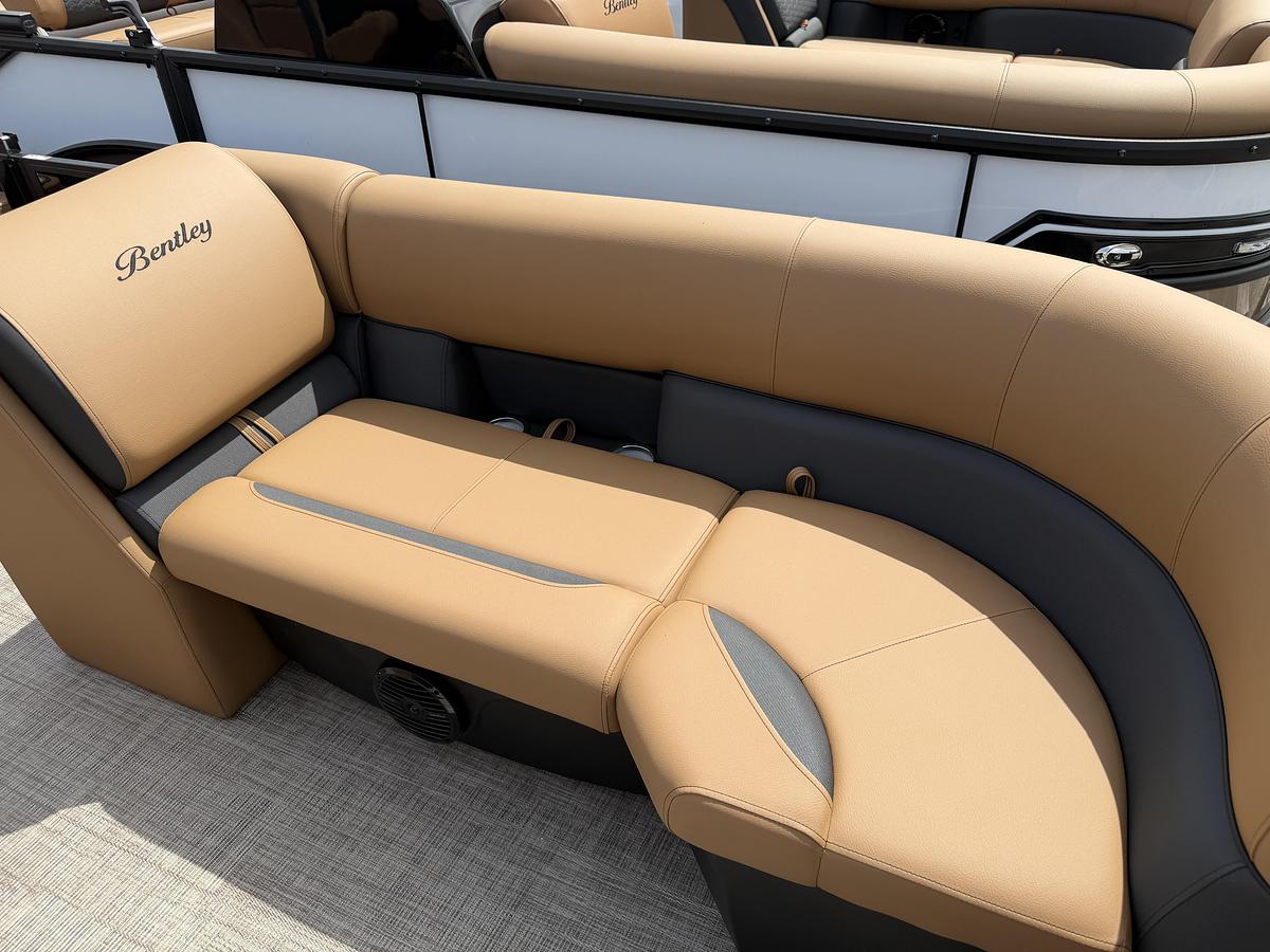 2027 Bentley Pontoons Legacy 223 Swingback