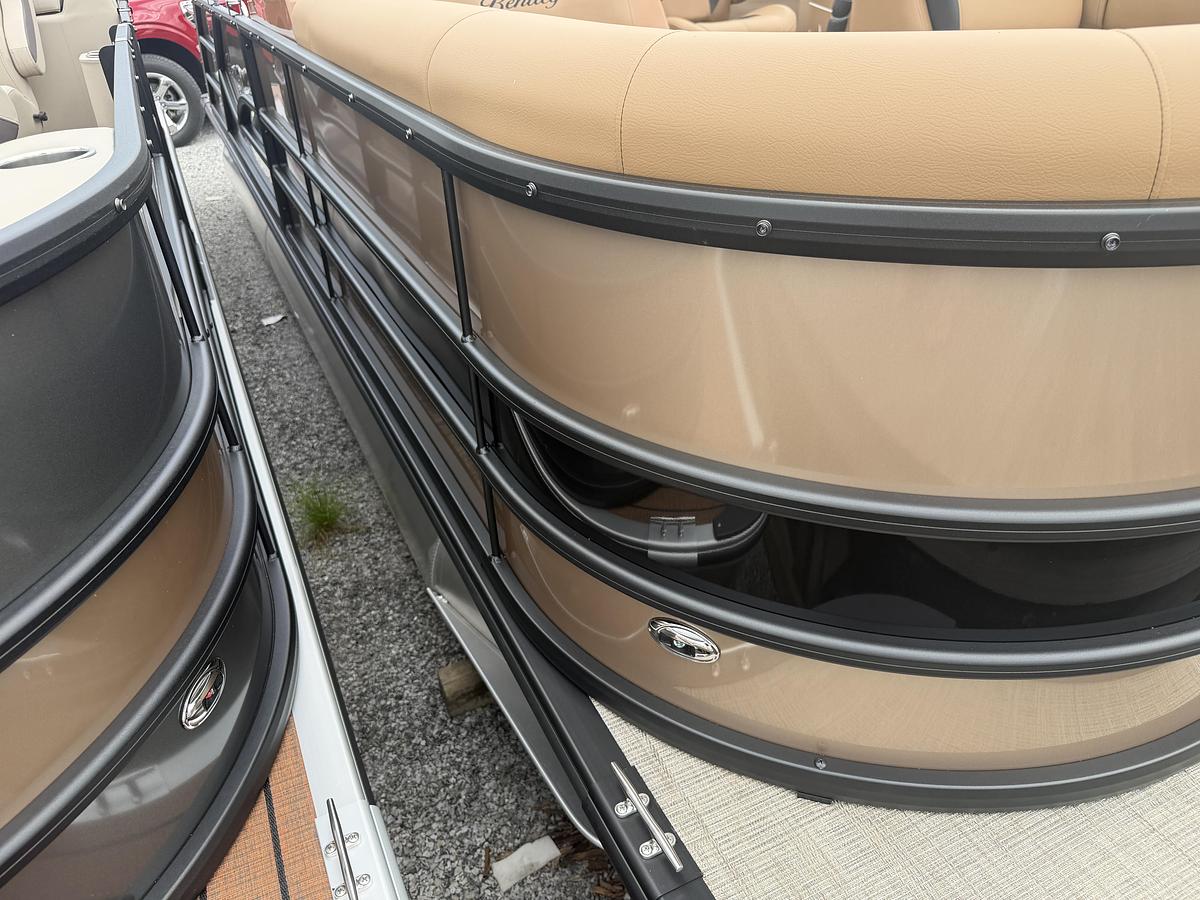 2027 Bentley Pontoons Legacy 223 Swingback