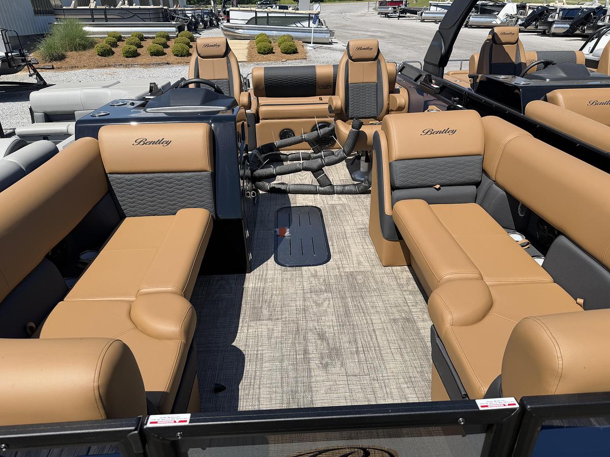 2026 Bentley Pontoons Elite 223 DC Swingback