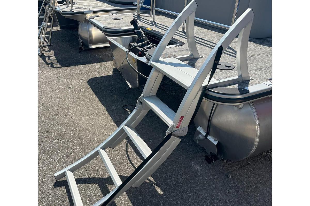 2026 Bentley Pontoons Legacy 200 Swingback