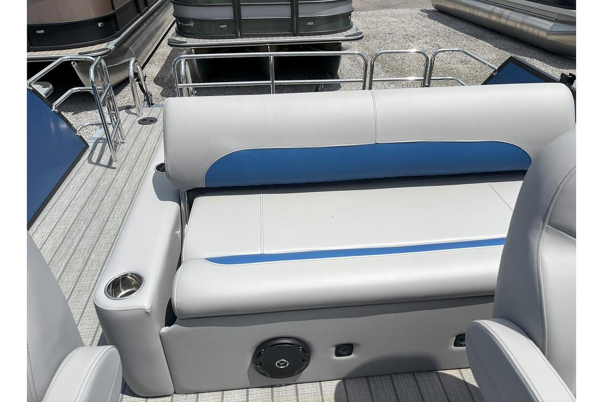 2025 Bentley Pontoons Legacy 203 Swingback