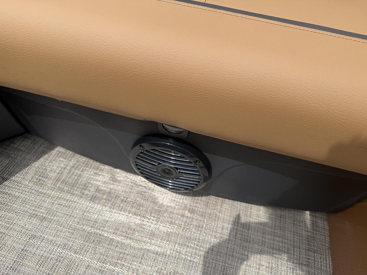 2027 Bentley Pontoons Legacy 223 Swingback