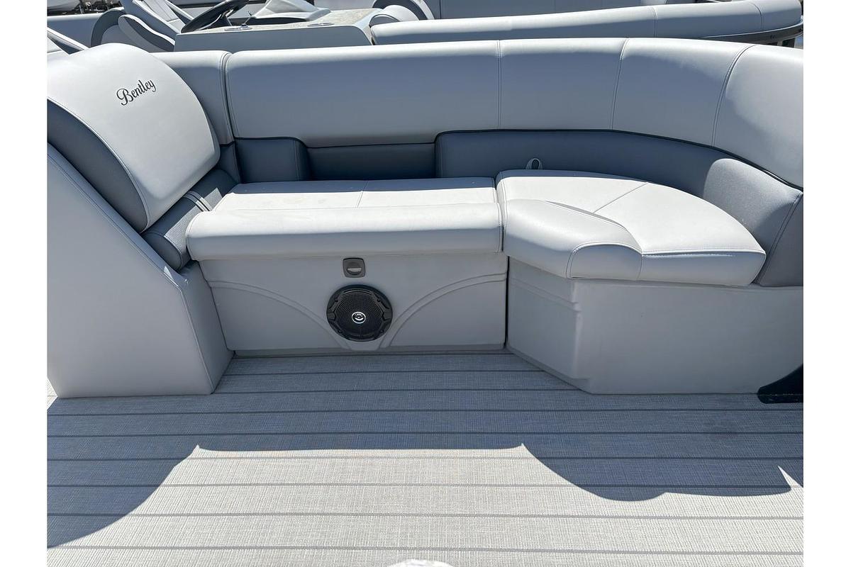 2025 Bentley Pontoons Legacy 223 Cruise