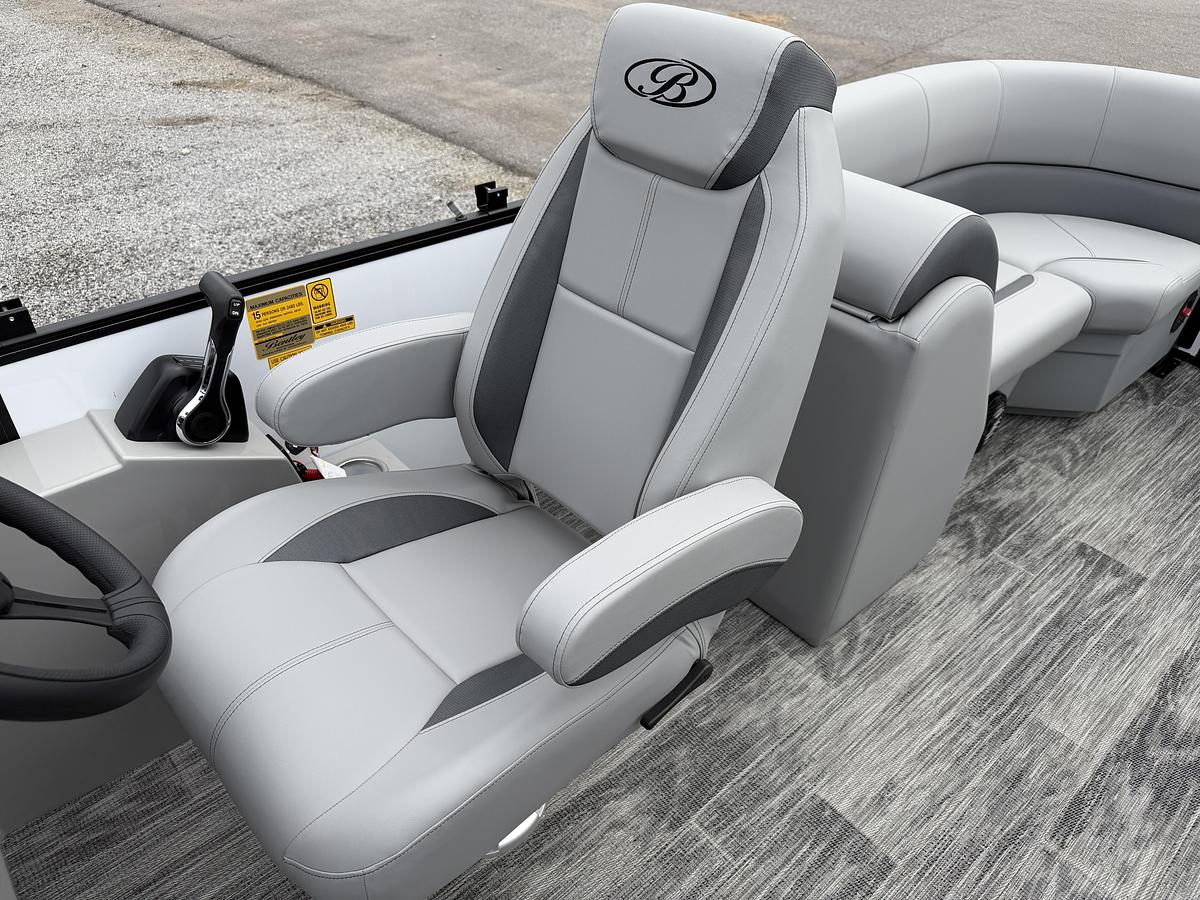 2026 Bentley Pontoons Legacy 223 Navigator