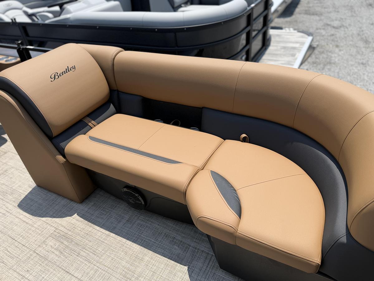 2027 Bentley Pontoons Legacy 223 Swingback