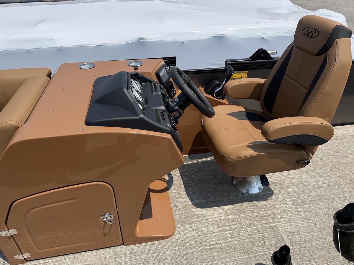 2027 Bentley Pontoons Legacy 223 Swingback