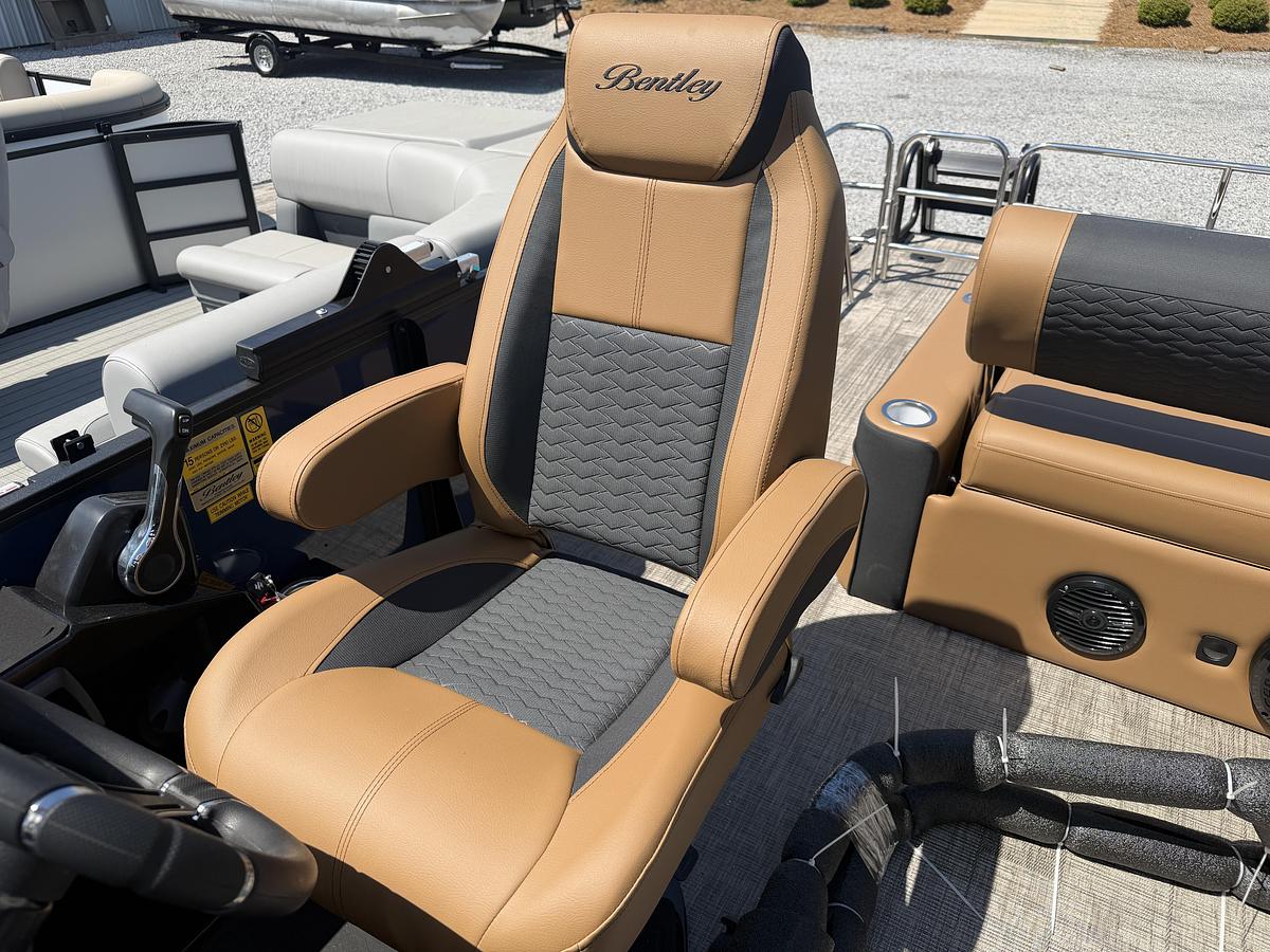 2026 Bentley Pontoons Elite 223 DC Swingback