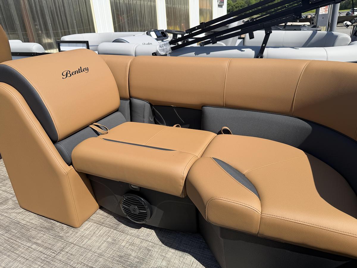 2026 Bentley Pontoons Legacy 223 Navigator