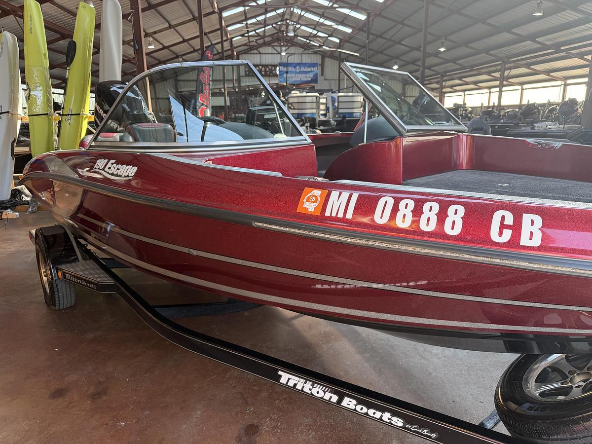 Used 2010 Triton Boats 190 Escape