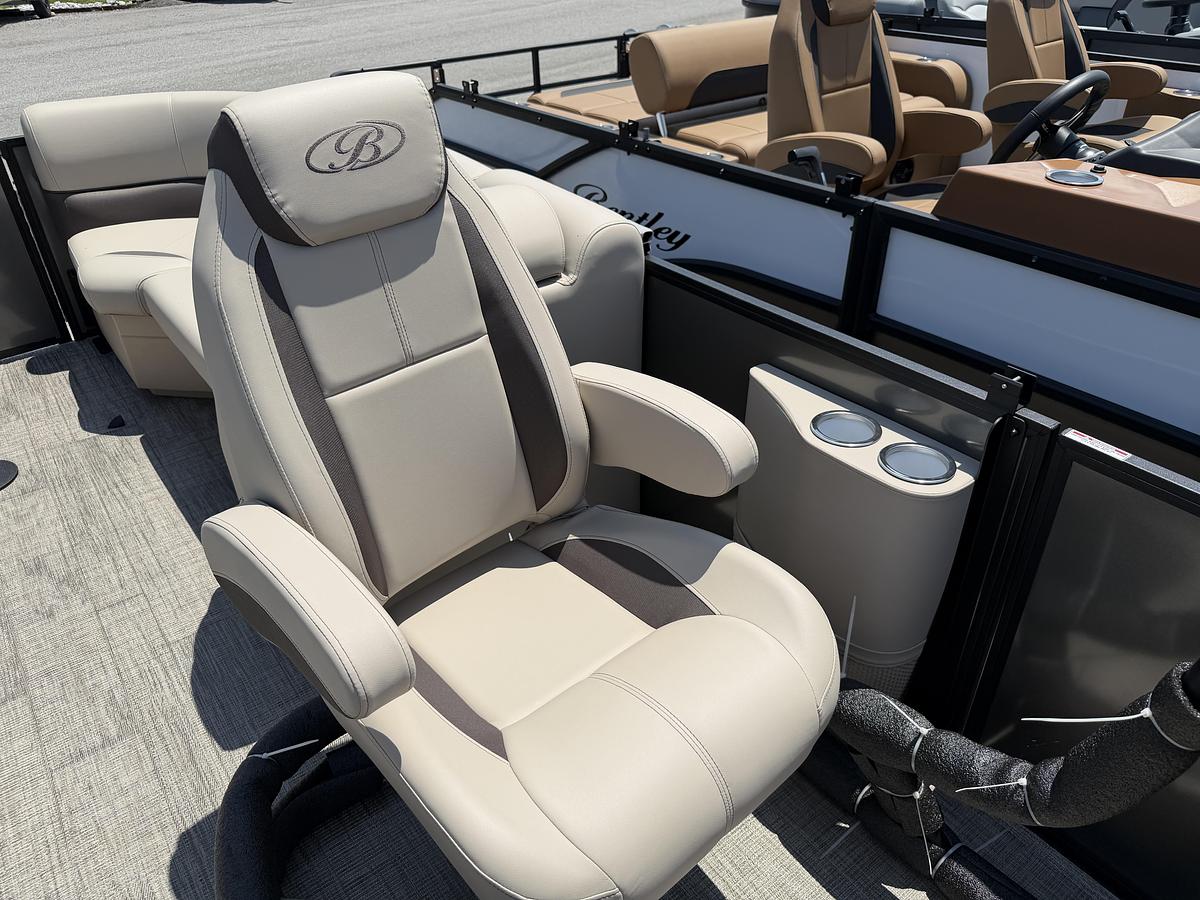 2027 Bentley Pontoons Legacy 223 Navigator