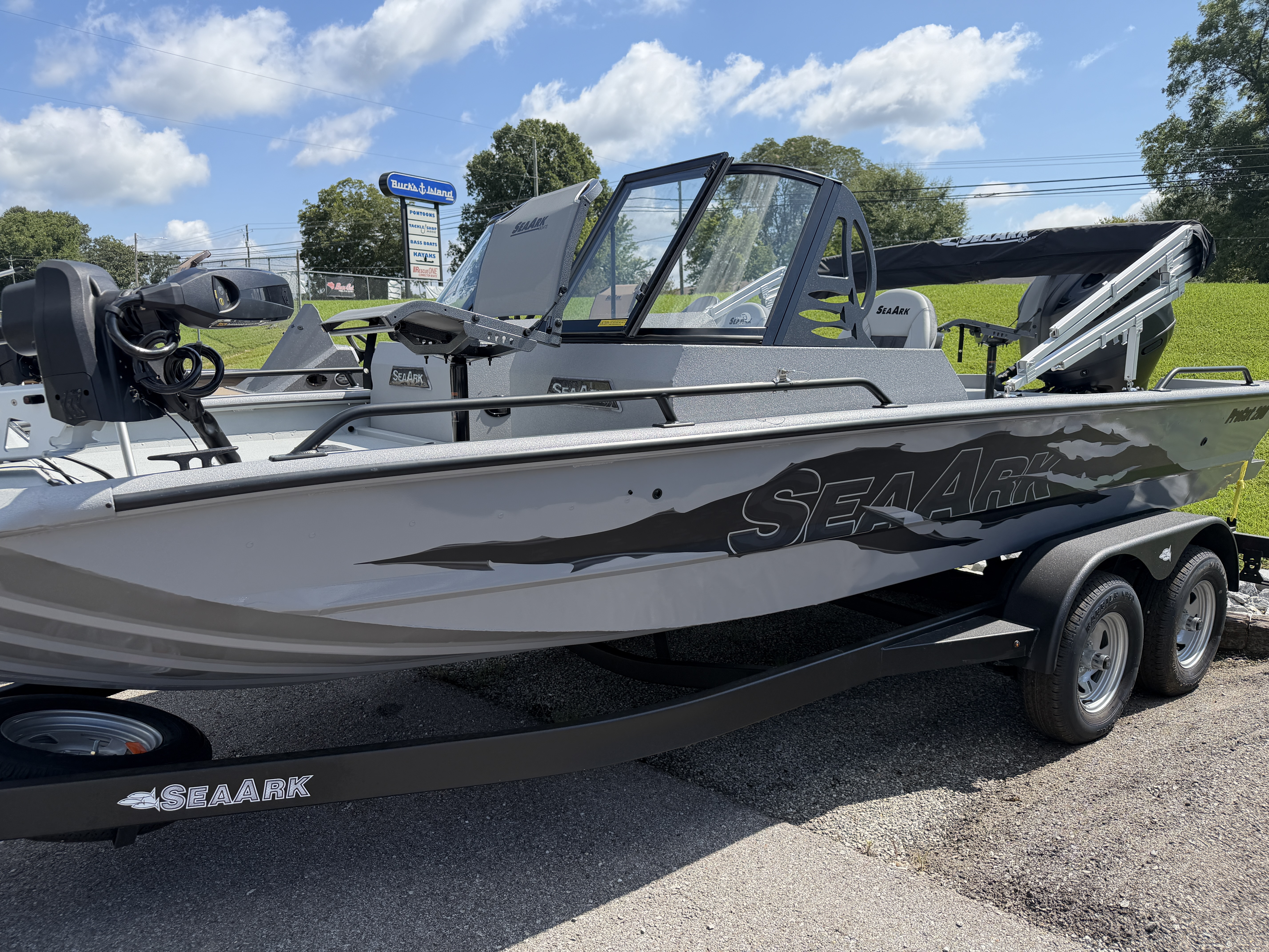 2027 SeaArk ProCat 200