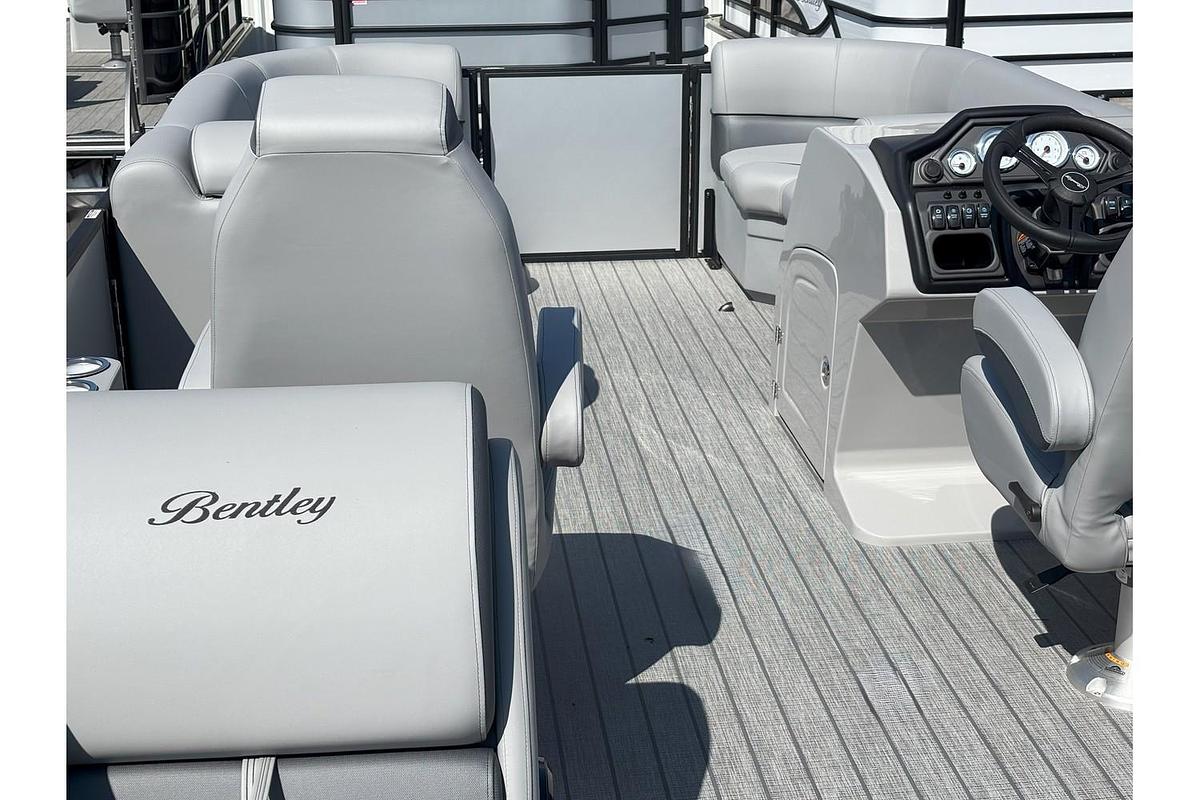 2026 Bentley Pontoons Legacy 223 Navigator