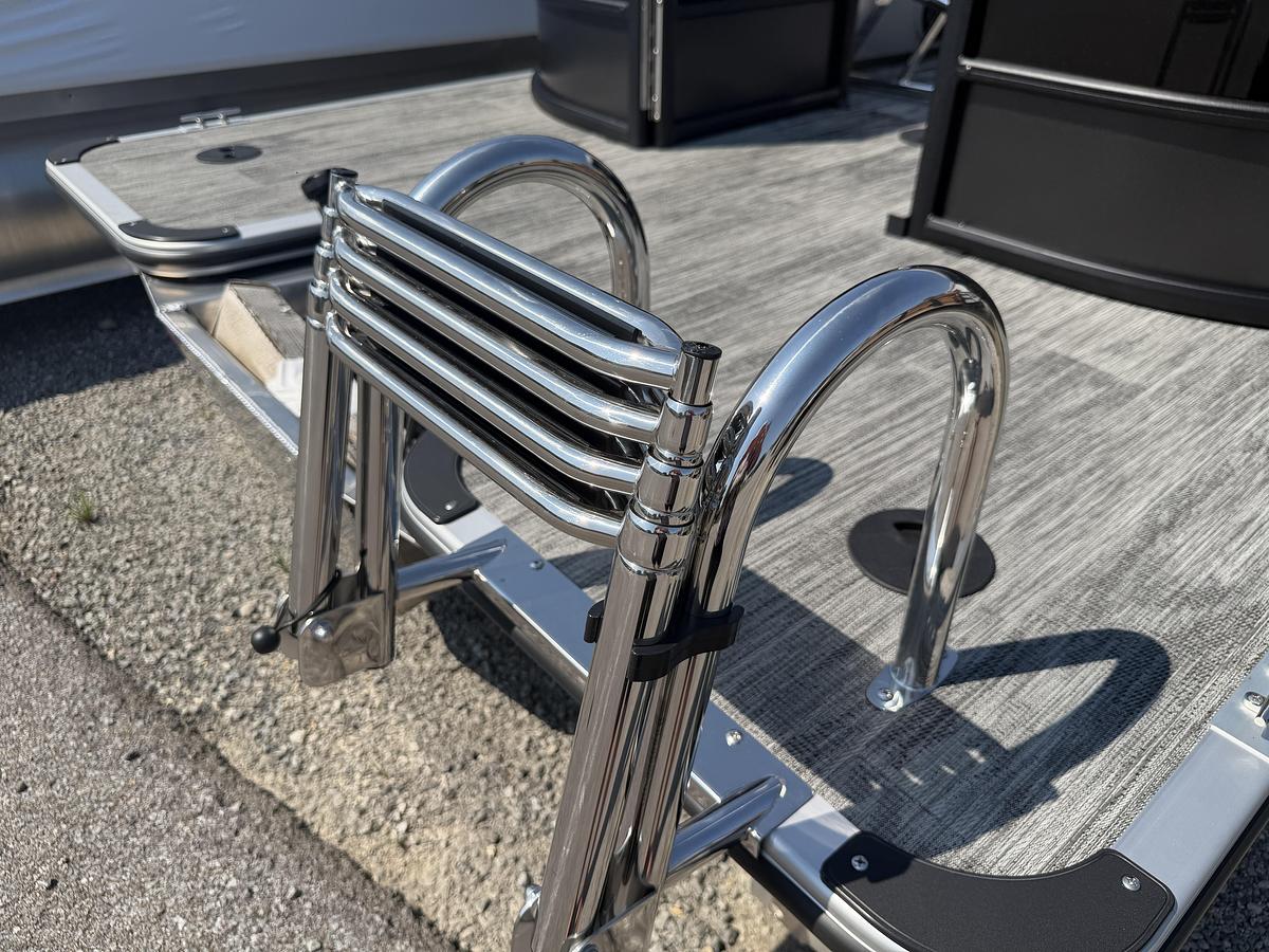 2027 Bentley Pontoons Bolt 223