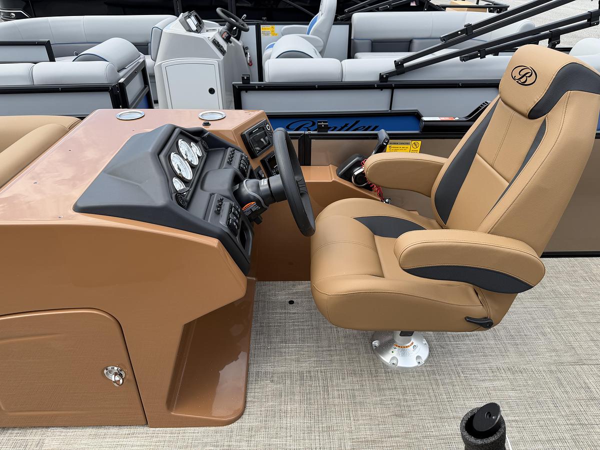 2027 Bentley Pontoons Legacy 223 Swingback