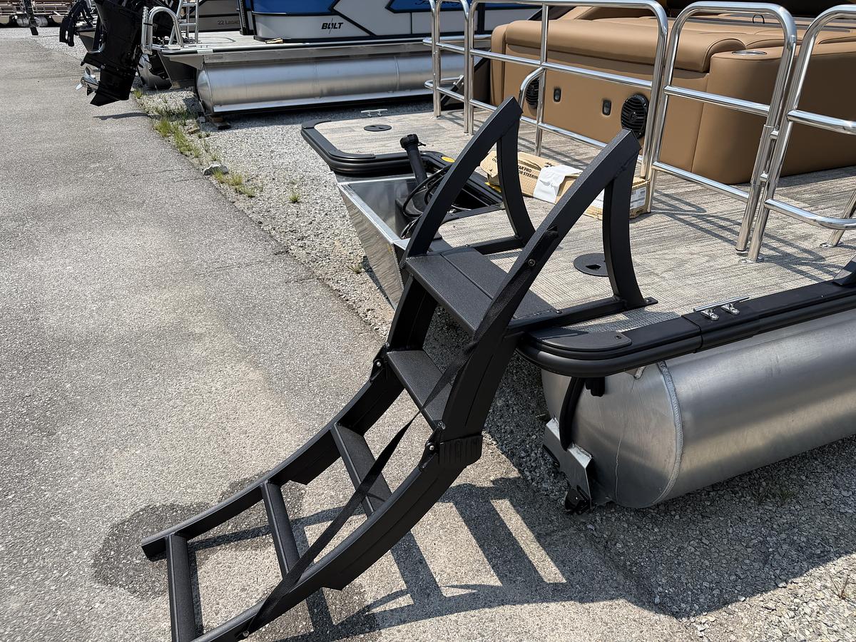 2027 Bentley Pontoons Legacy 223 Swingback