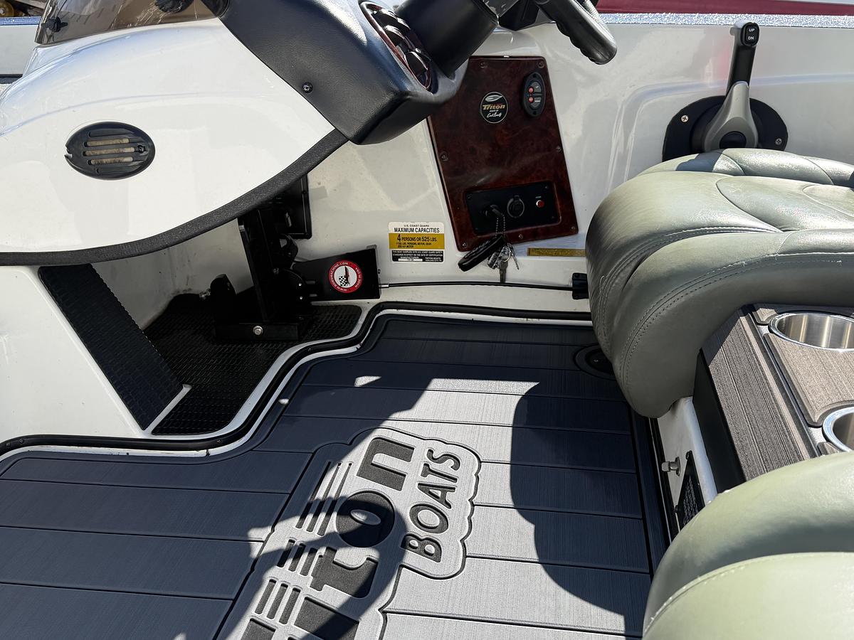 Used 2004 Triton Boats TR196