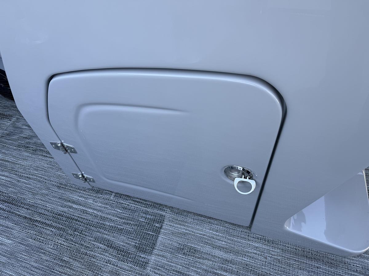 2026 Bentley Pontoons Legacy 223 DL Navigator