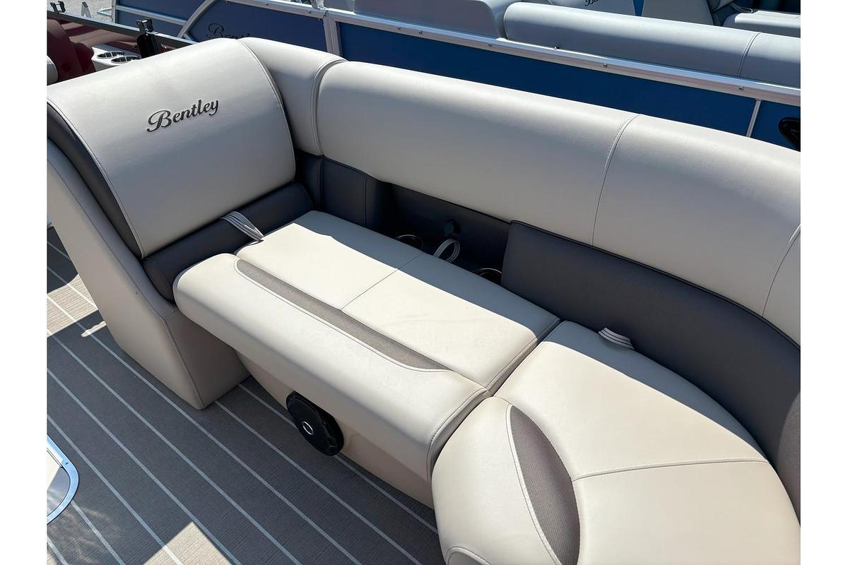 2026 Bentley Pontoons Legacy 223 Swingback