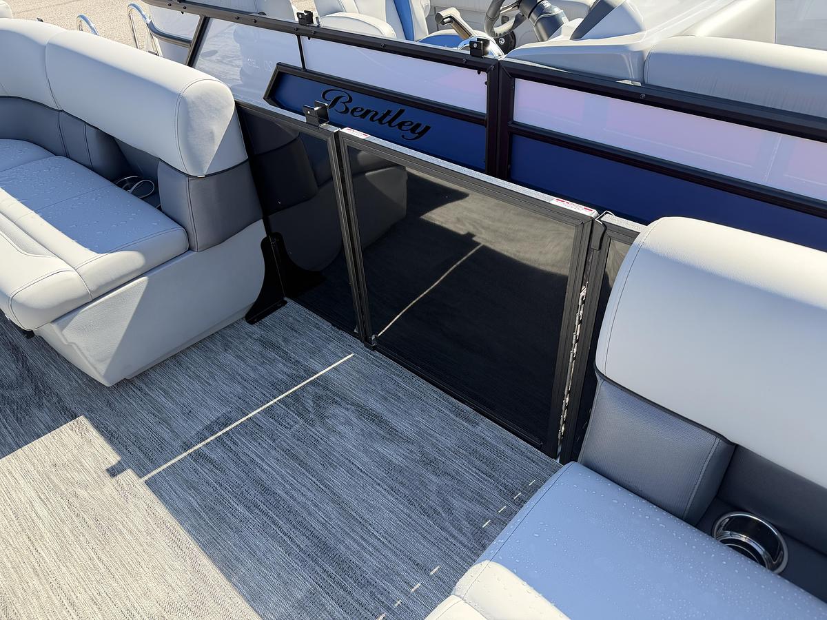 2026 Bentley Pontoons Legacy 200 Cruise