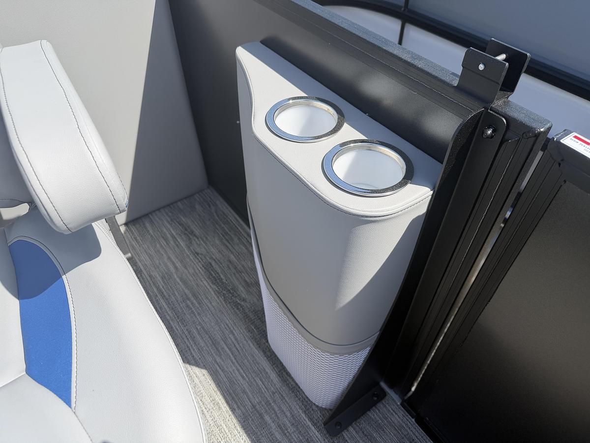 2026 Bentley Pontoons Legacy 223 Navigator