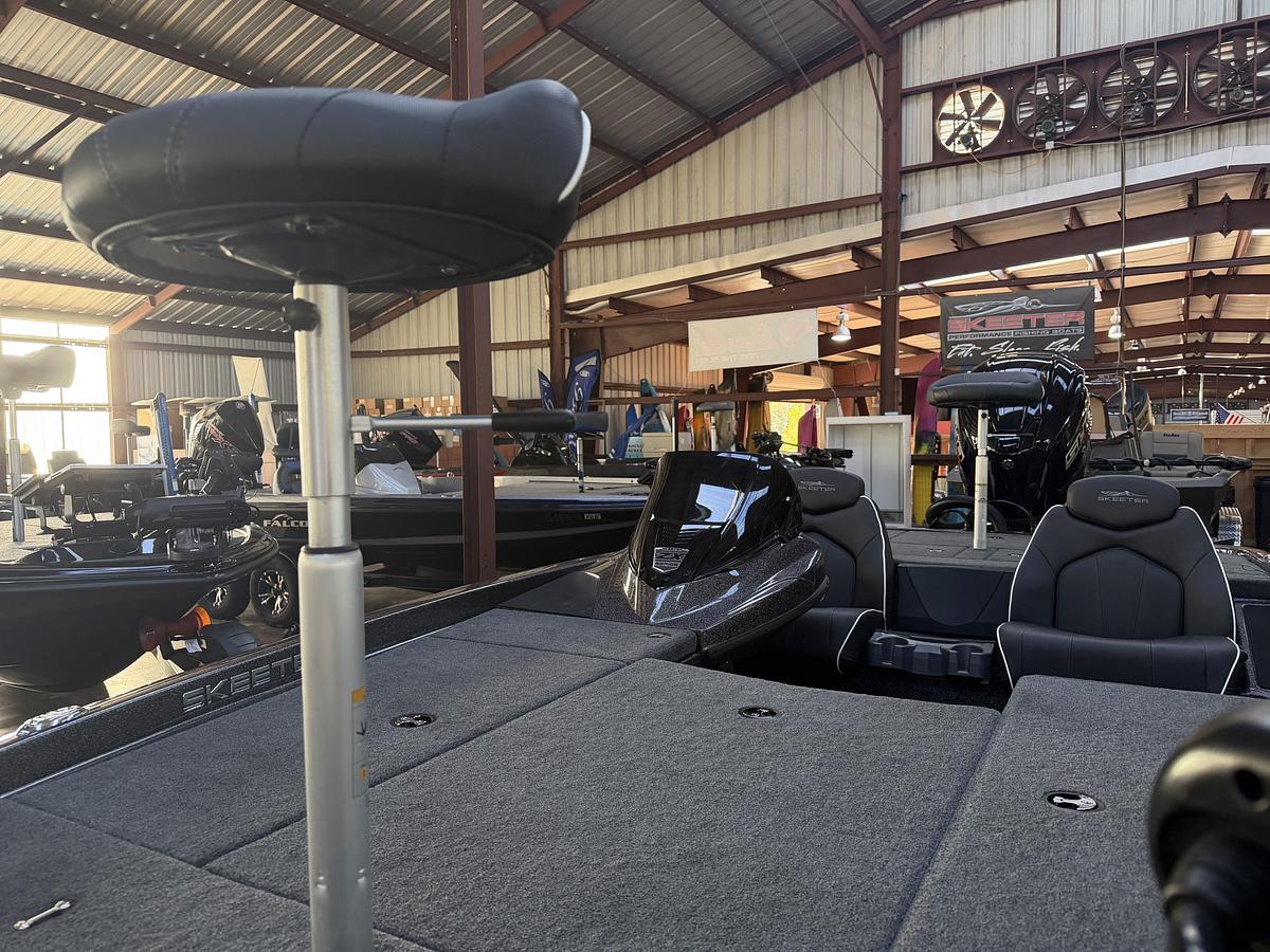 Used 2025 Skeeter ZX200