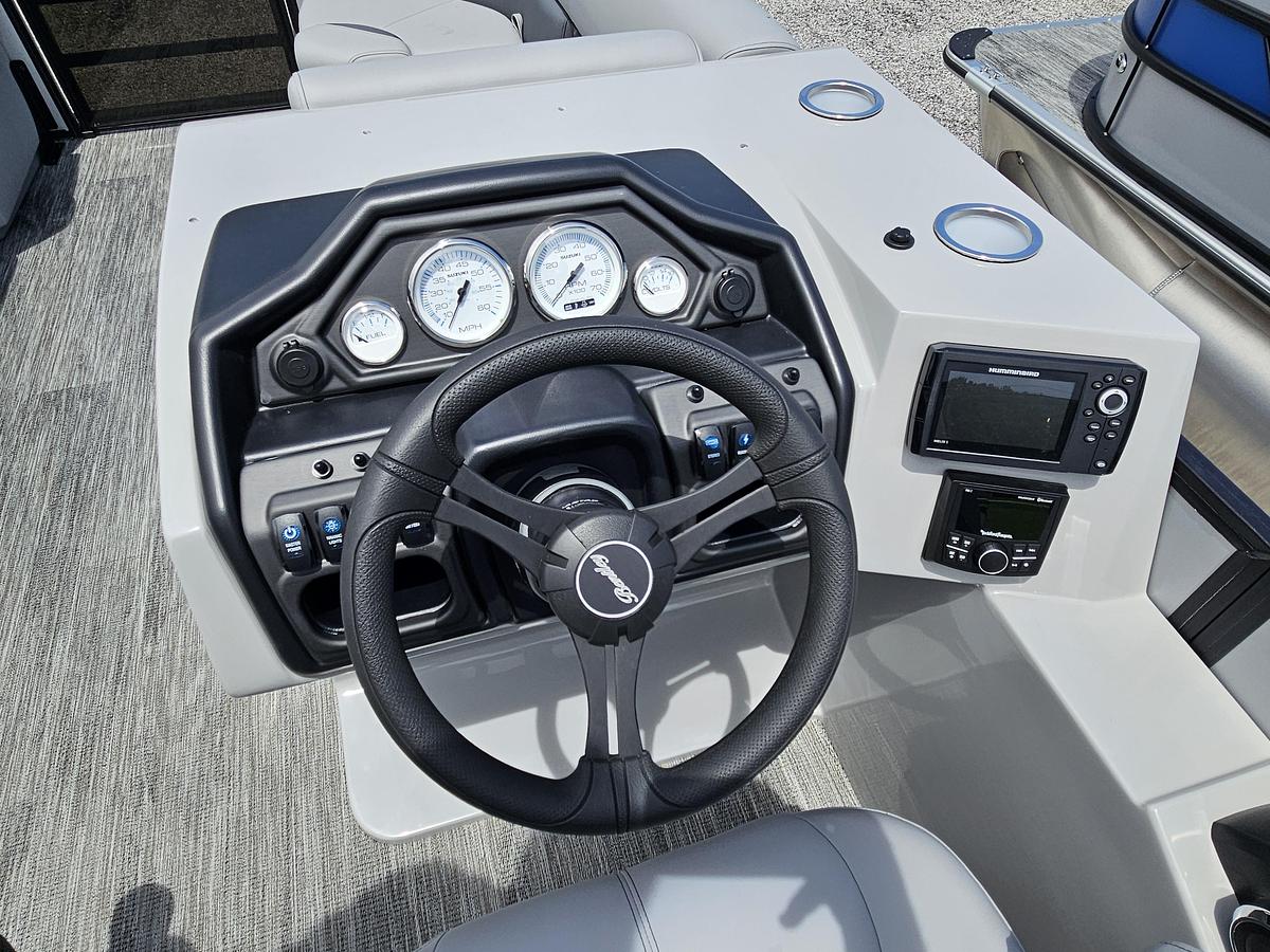 2026 Bentley Pontoons Legacy 223 Swingback