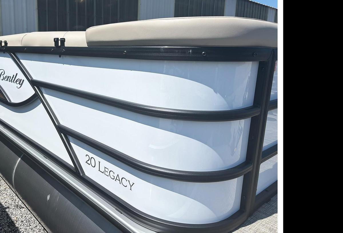 2026 Bentley Pontoons Legacy 200 Cruise