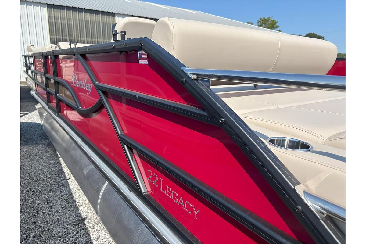 2026 Bentley Pontoons Legacy 223 Swingback