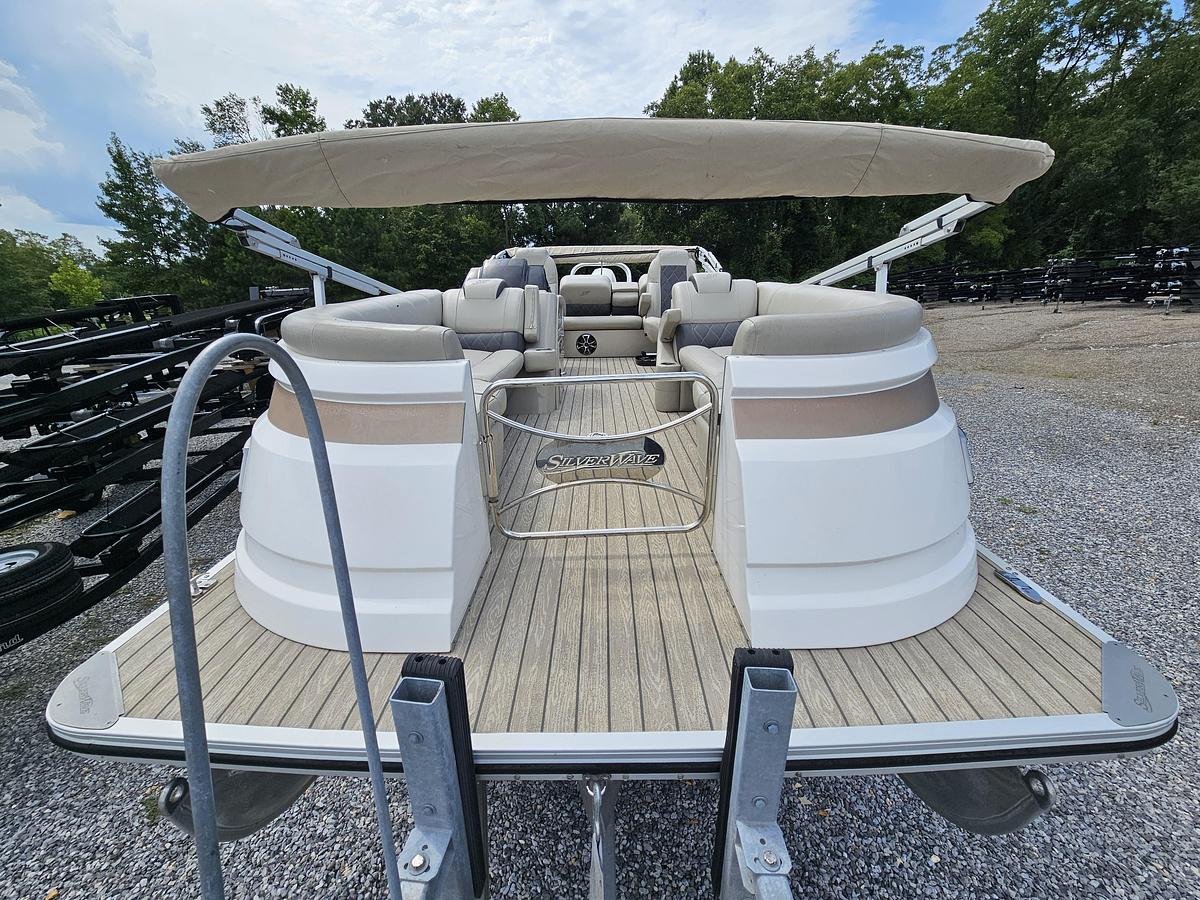 Used 2021 Silver Wave 2410 JS