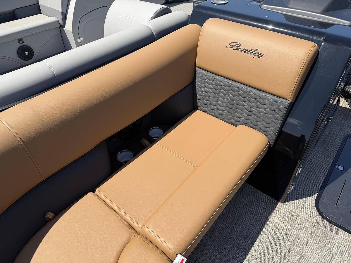 2026 Bentley Pontoons Elite 223 DC Swingback
