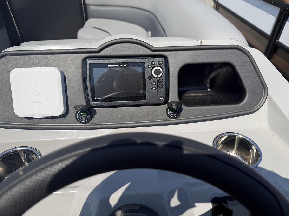 2027 Bentley Pontoons Bolt 223