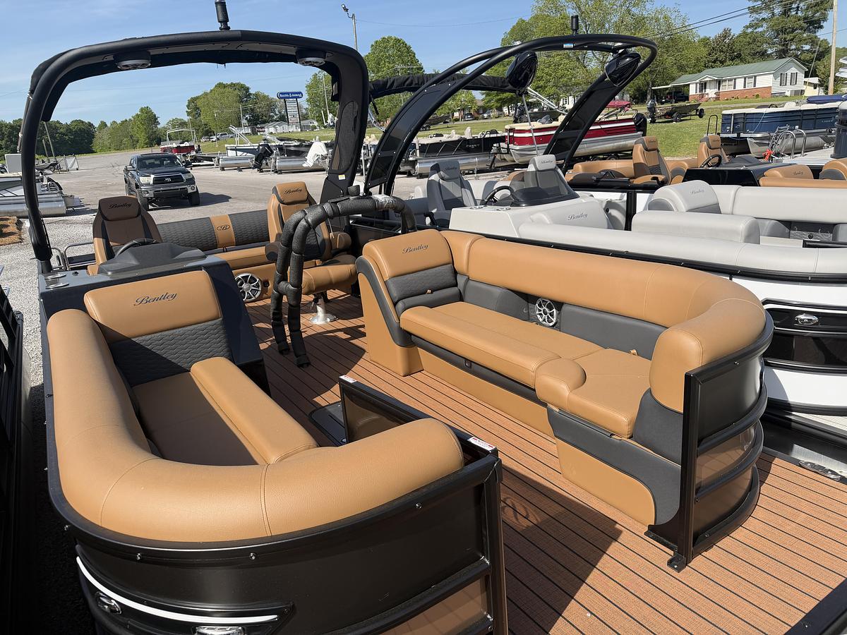 2026 Bentley Pontoons Elite 253 DC Swingback