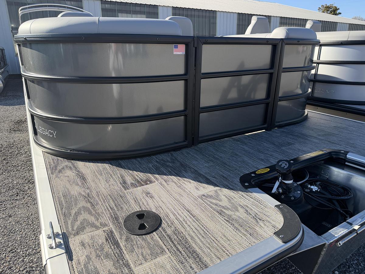 2026 Bentley Pontoons Legacy 200 Navigator