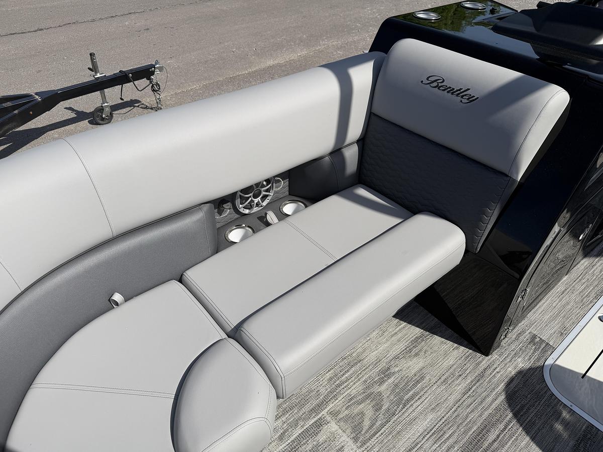 2026 Bentley Pontoons Elite 223 Admiral