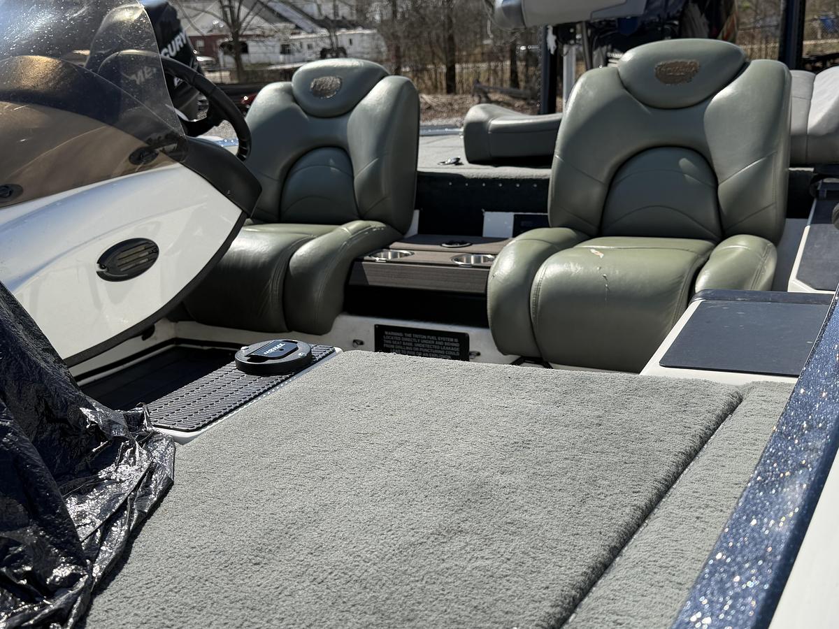 Used 2004 Triton Boats TR196