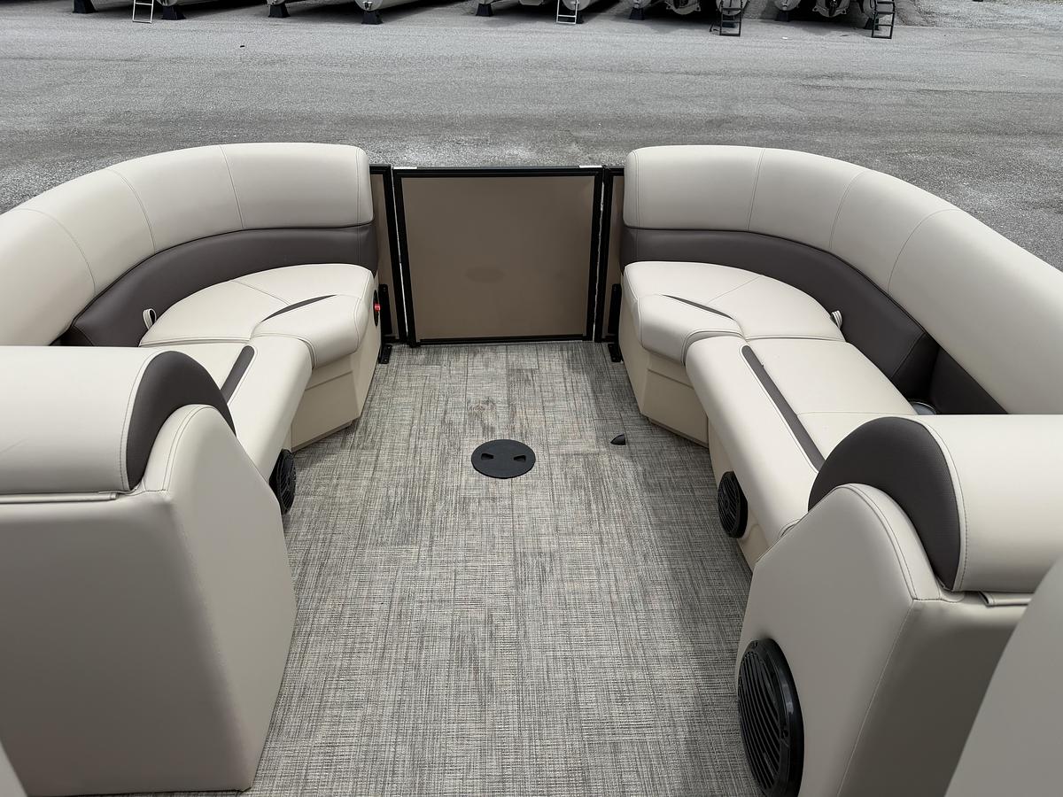 2027 Bentley Pontoons Legacy 223 Navigator
