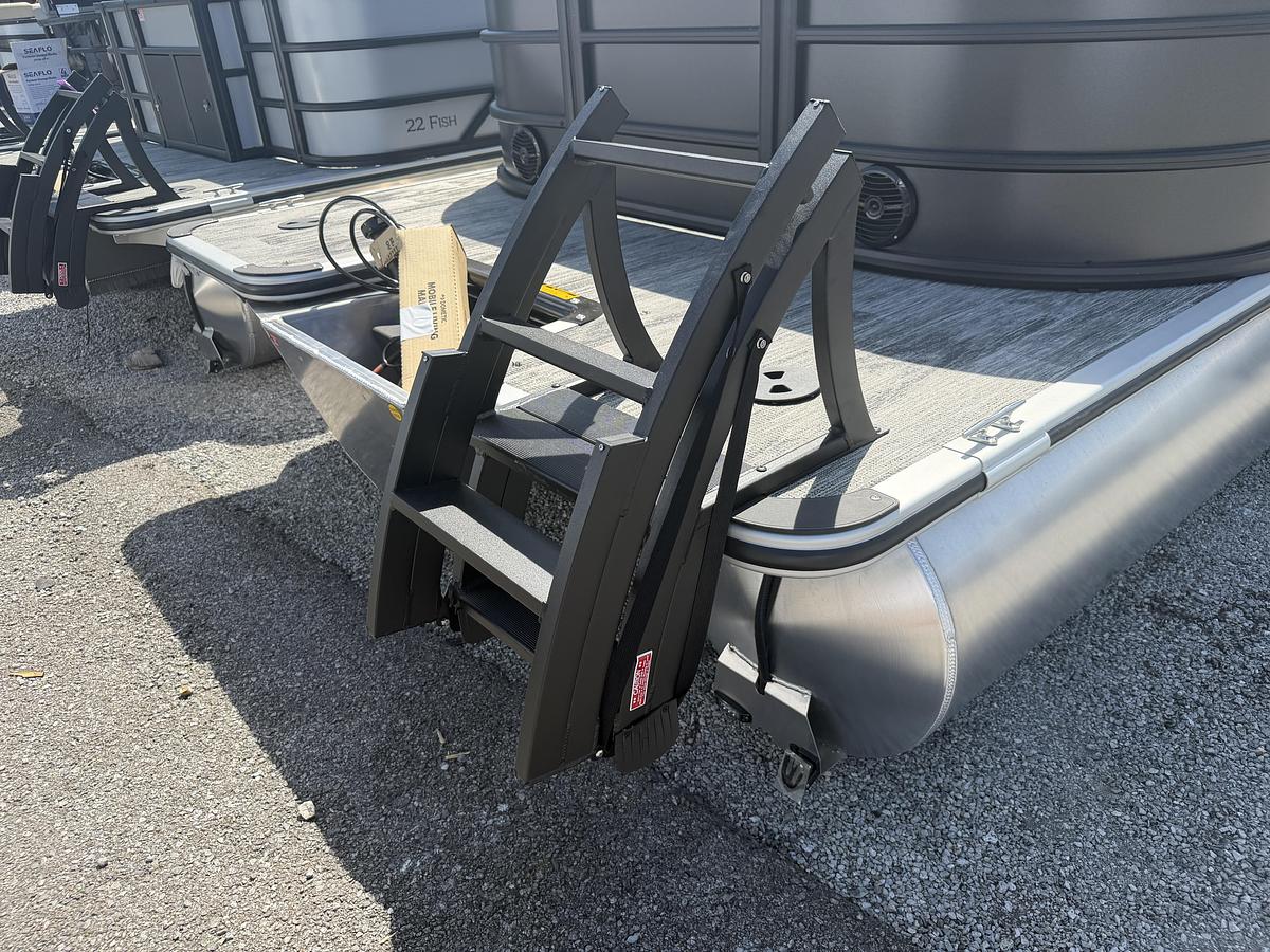 2026 Bentley Pontoons Legacy 223 Navigator