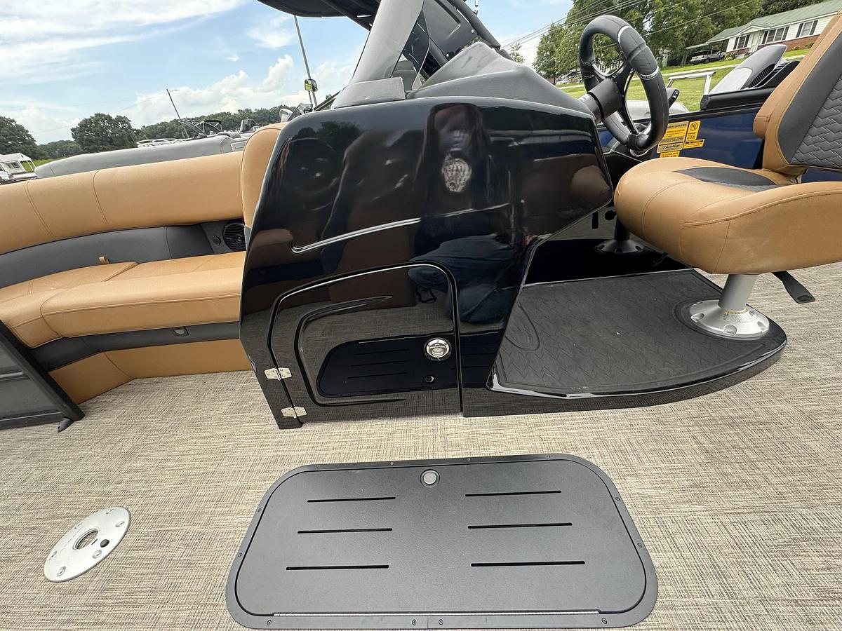 Used 2026 Bentley Pontoons Elite 223 Swingback DC