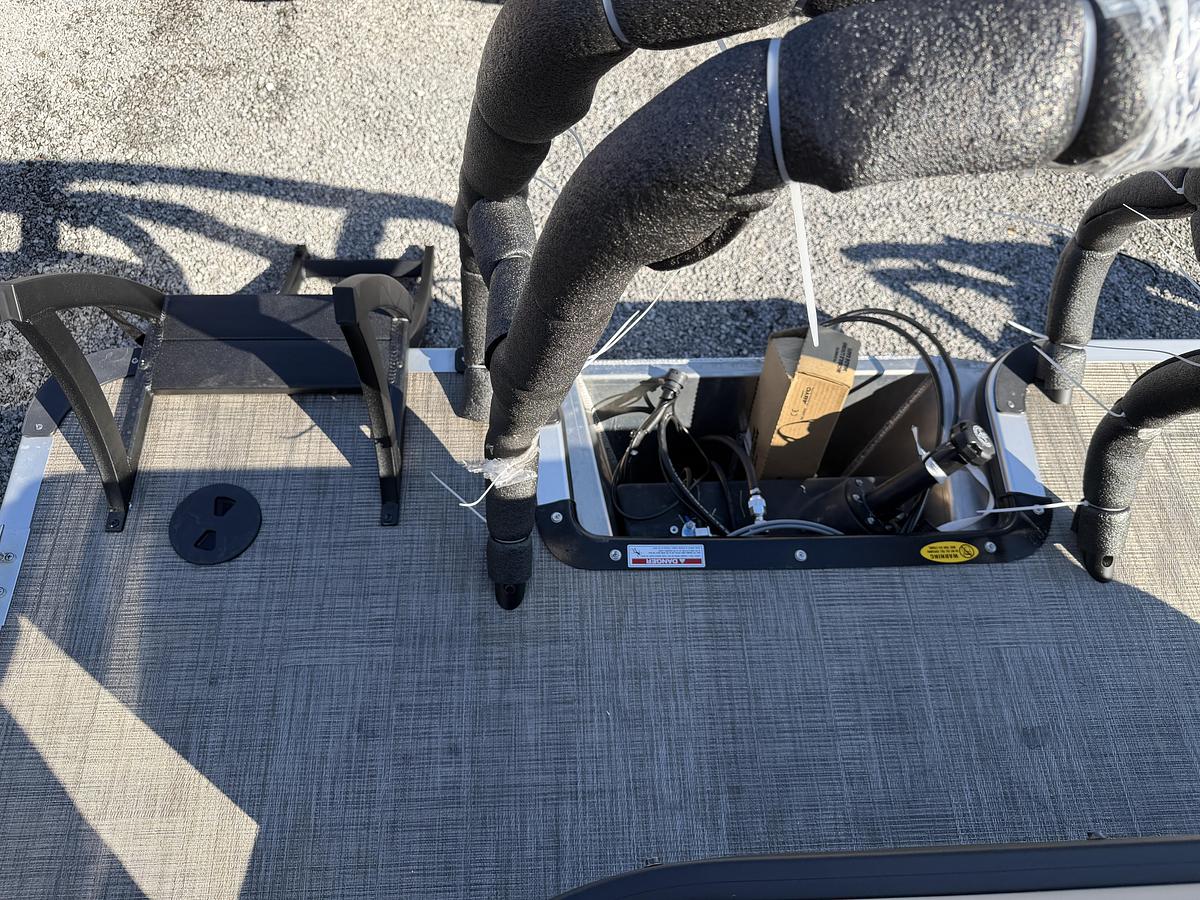 2026 Bentley Pontoons Legacy 223 Cruise XL