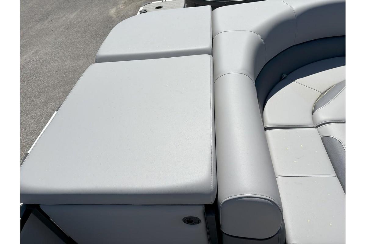 2025 Bentley Pontoons Legacy 223 Cruise