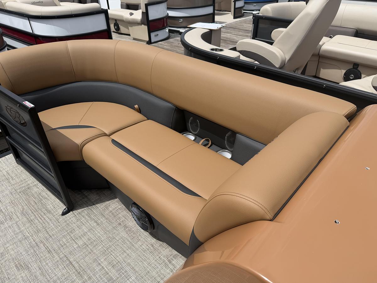 2027 Bentley Pontoons Legacy 223 Swingback