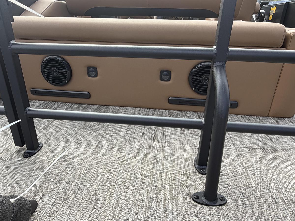 2027 Bentley Pontoons Legacy 223 Swingback