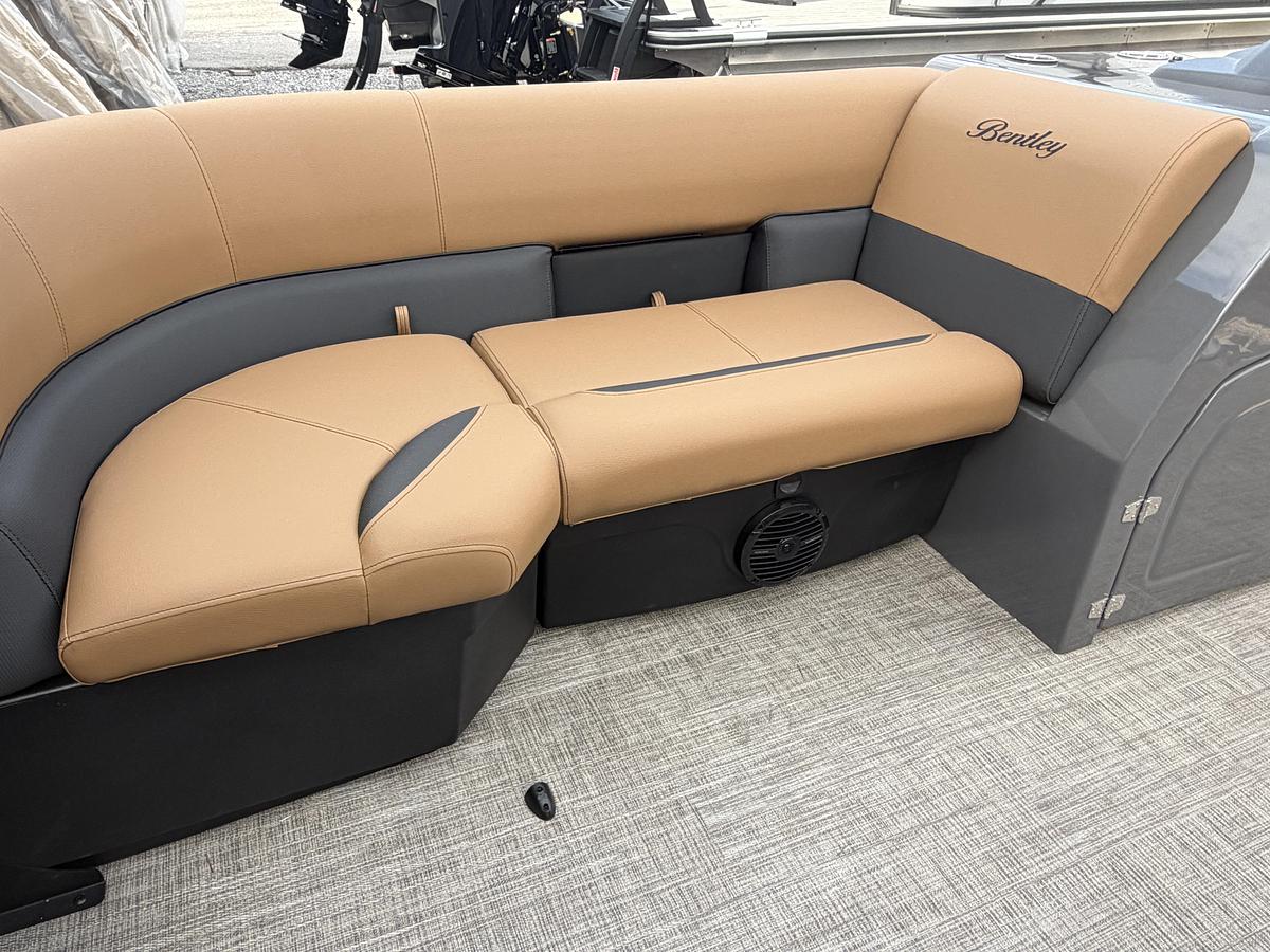 2027 Bentley Pontoons Legacy 223 Swingback