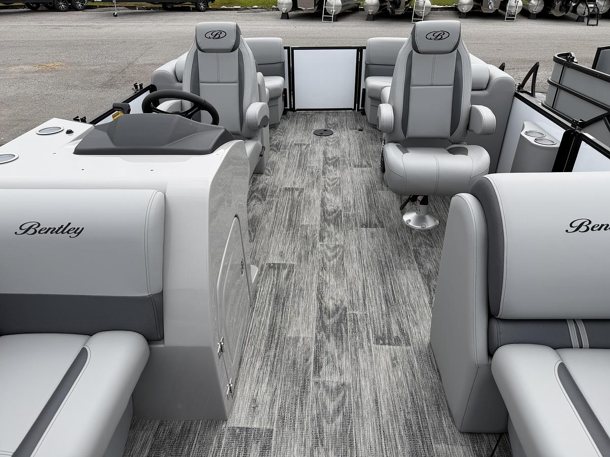 2026 Bentley Pontoons Legacy 223 Navigator