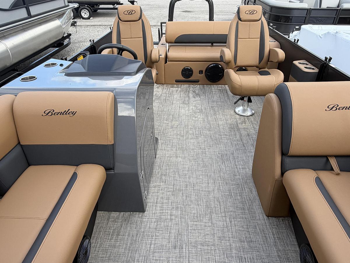 2027 Bentley Pontoons Legacy 223 Swingback