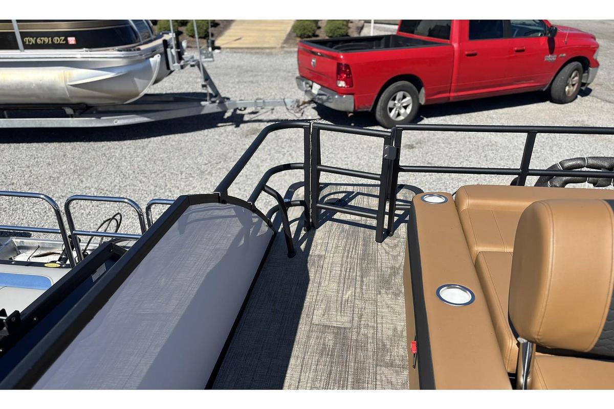 2026 Bentley Pontoons Elite 223 Swingback DC