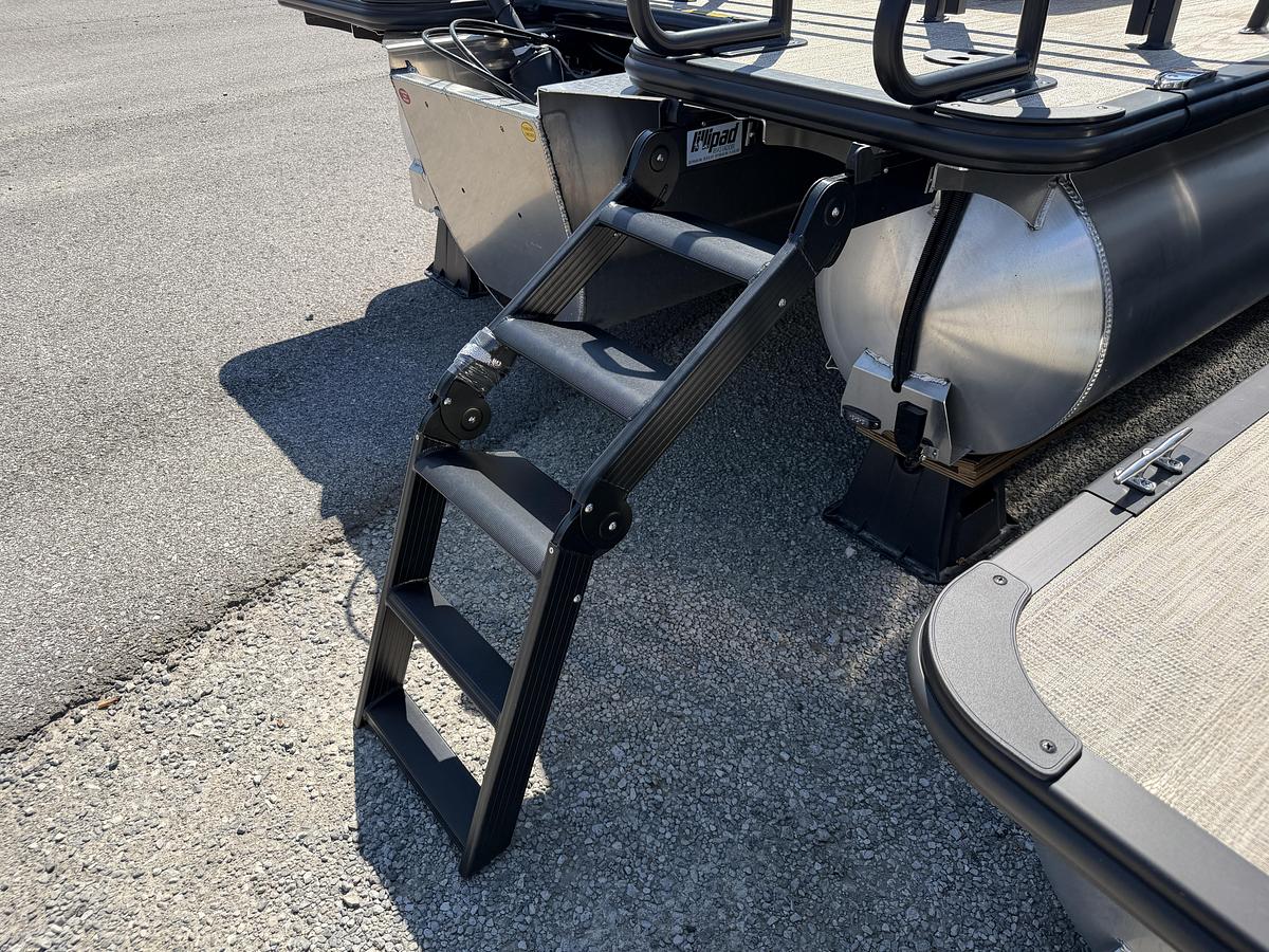 2027 Bentley Pontoons Legacy 223 Swingback DC