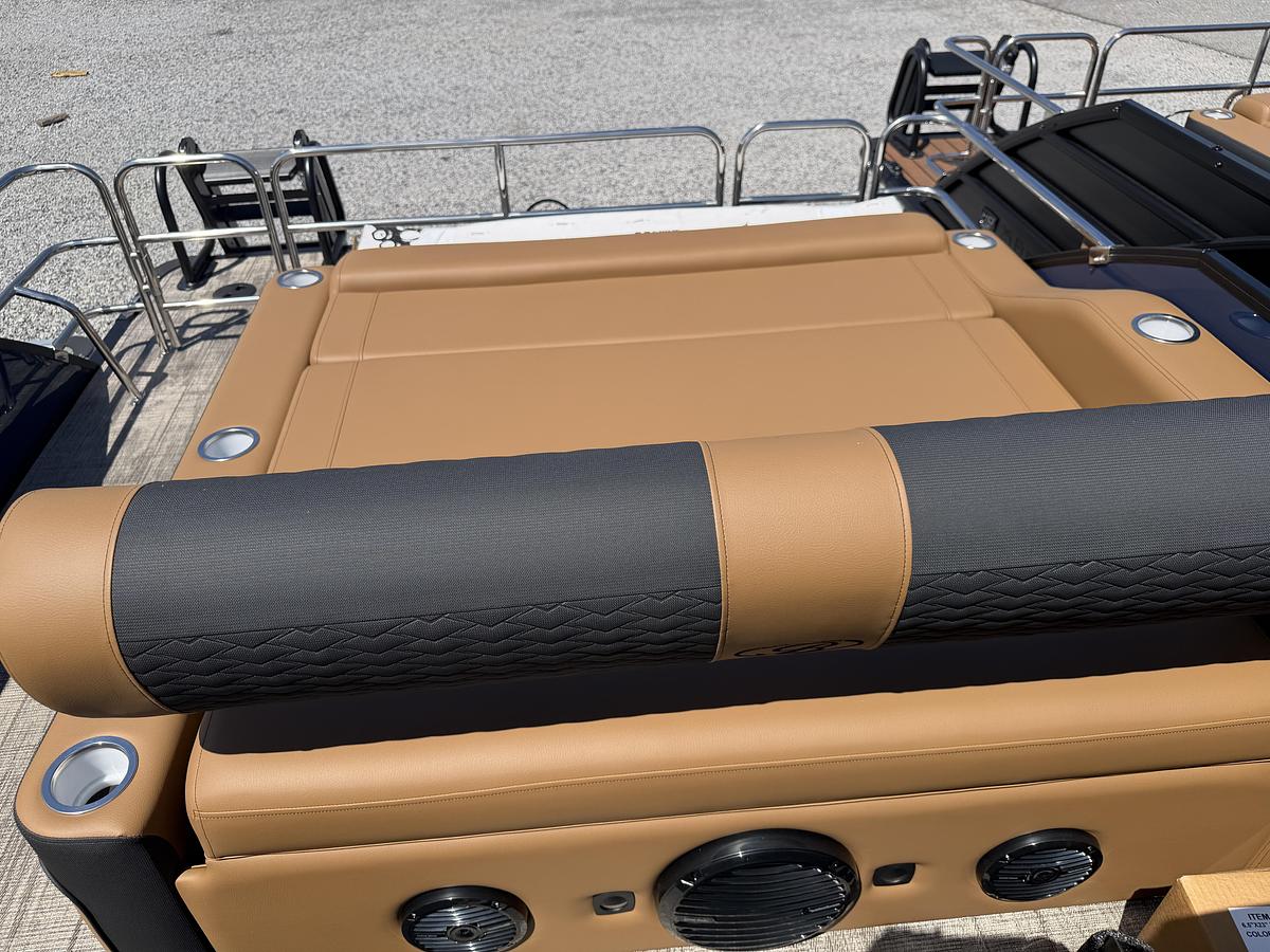 2026 Bentley Pontoons Elite 223 DC Swingback