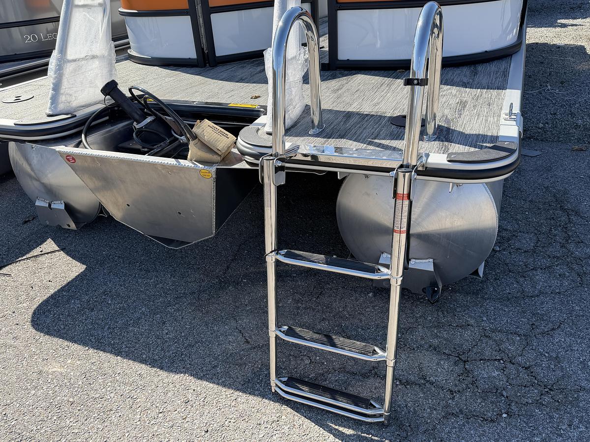 2026 Bentley Pontoons Bolt 223